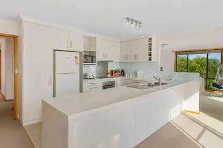 Spacious Modern Home Outstanding Views Sleeps 9 霍巴特 外观 照片